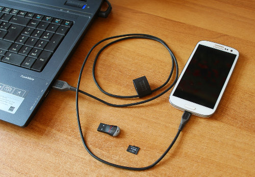 USB-Verbindung zwischen Laptop und Smartphone