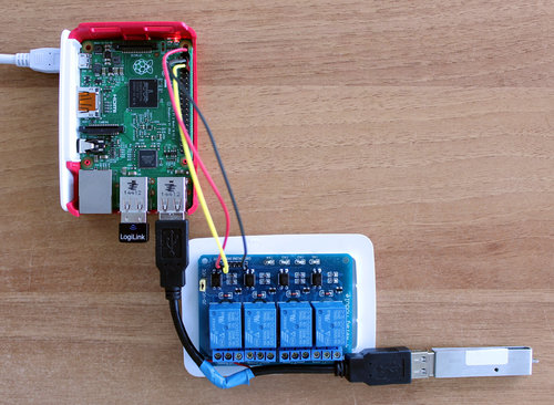 Raspberry Pi mit Relais und USB-Kabel