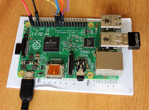 Raspberry Pi 2 mit Verkabelung für den Funkchip nRF24L01+